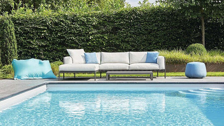 Moderner Gartenpool mit weißer Alkorplan Poolfolie – stilvolle Schweißfolie für ein elegantes Schwimmbadambiente.